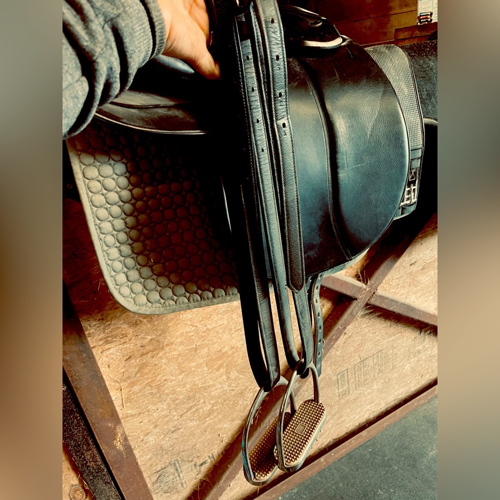 Smith-Worthington Mystic Argentine Dressage Saddle - Picture 2 of 7